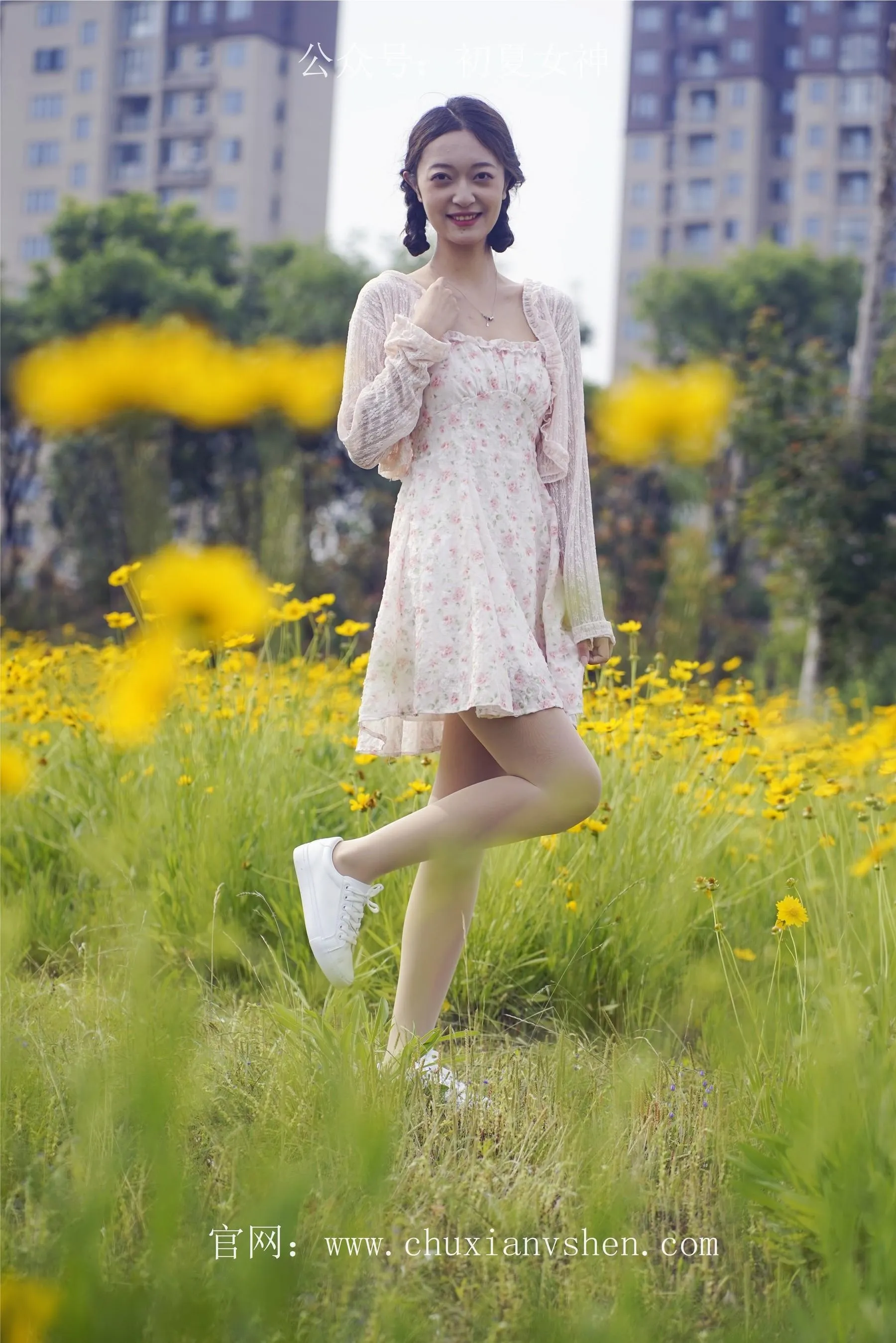 初夏女神 NO.070 依依 邻家女孩-风中少女 [122P]插图5